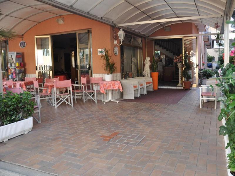 Hotel Peonia Rimini Exterior photo